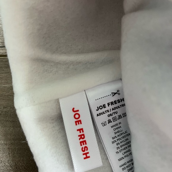 NWT: Winter fleece set- beanie and mitts in gorgeous plum and ivory color - Picture 2 of 3